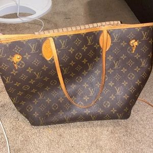 Louis Vuitton Neverfull MM purse